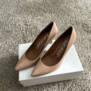 Calvin Klein (Great Condition )